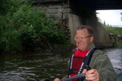 KANOTUR: Erik Unaas mener at Mysenelva kan utvikles til å bli et kjempetilbud både for lokalbefolkning og turister, uten veldig store økonomiske bevilgninger.